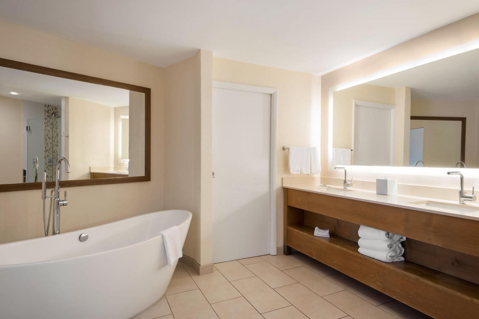 Courtyard By Marriott San Diego Del Mar/Solana Beach Hotel Solana Beach